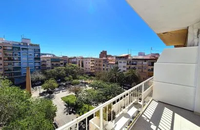 Apartamento de 2 dormitorios en Alicante, España No. 2297