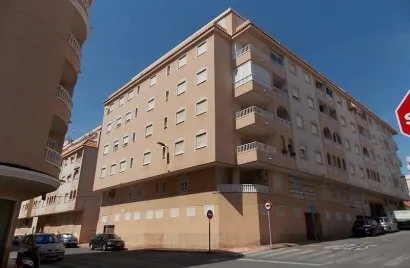 Apartamento de 2 dormitorios en Torrevieja, España No. 2331