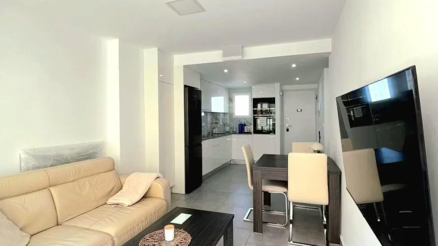 Apartamento de 2 dormitorios en Torrevieja, España No. 2277 № 2