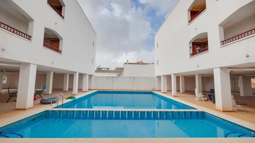 Apartamento de 1 dormitorio en San Fulgencio, España No. 2320 № 2