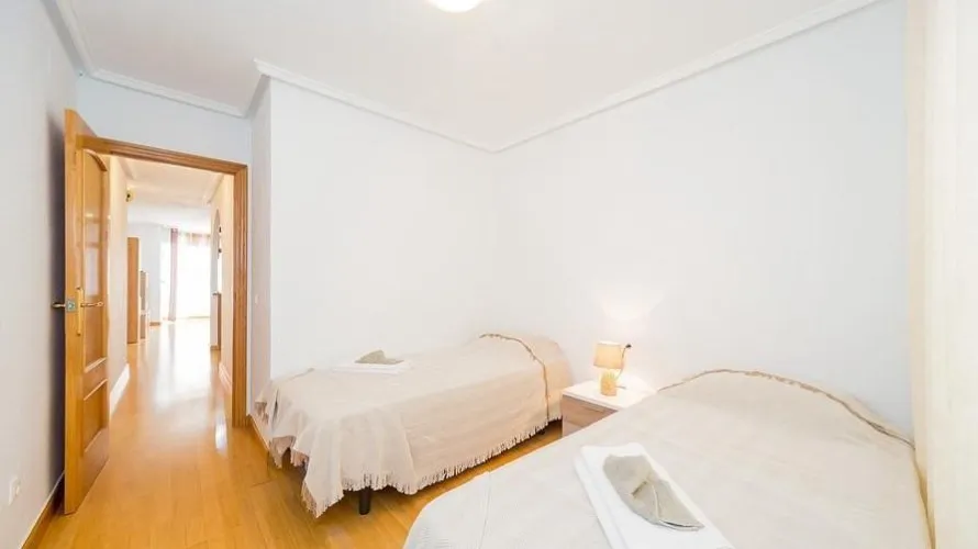 Apartamento de 2 dormitorios en Torrevieja, España No. 2355 № 11