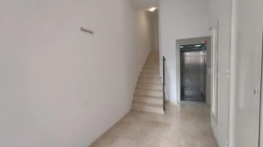 Apartamento de 2 dormitorios en Alicante, España No. 2082