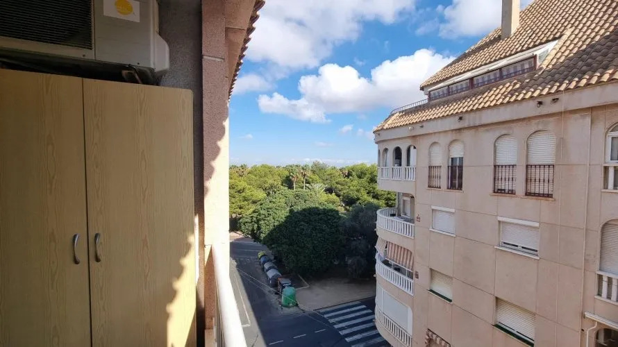 Apartamento de 2 dormitorios en Torrevieja, España No. 2209 № 2