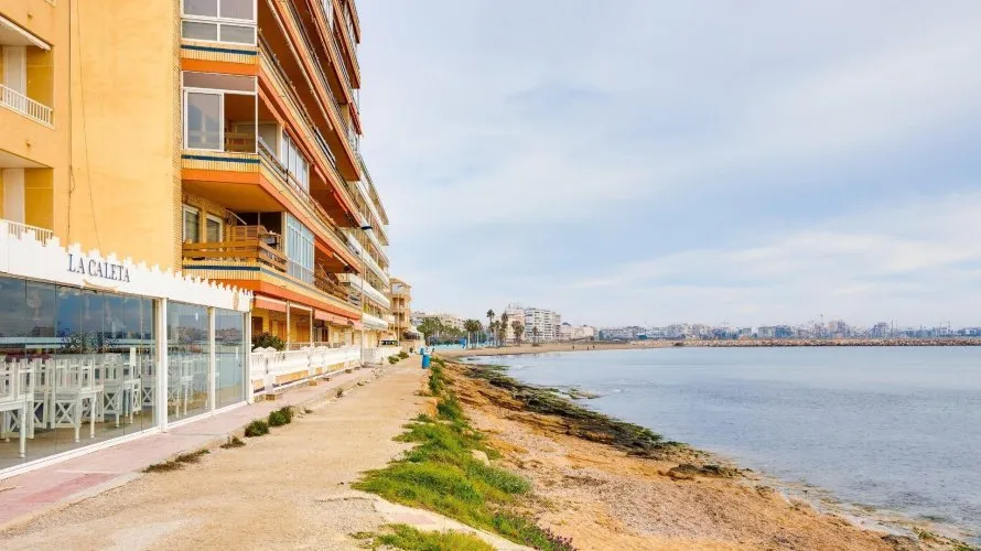 Apartamento de 2 dormitorios en Torrevieja, España No. 2279 № 24