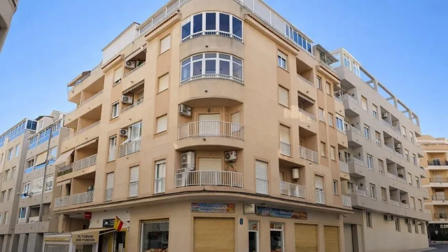 Apartamento de 2 dormitorios en Torrevieja, España No. 2316 № 18