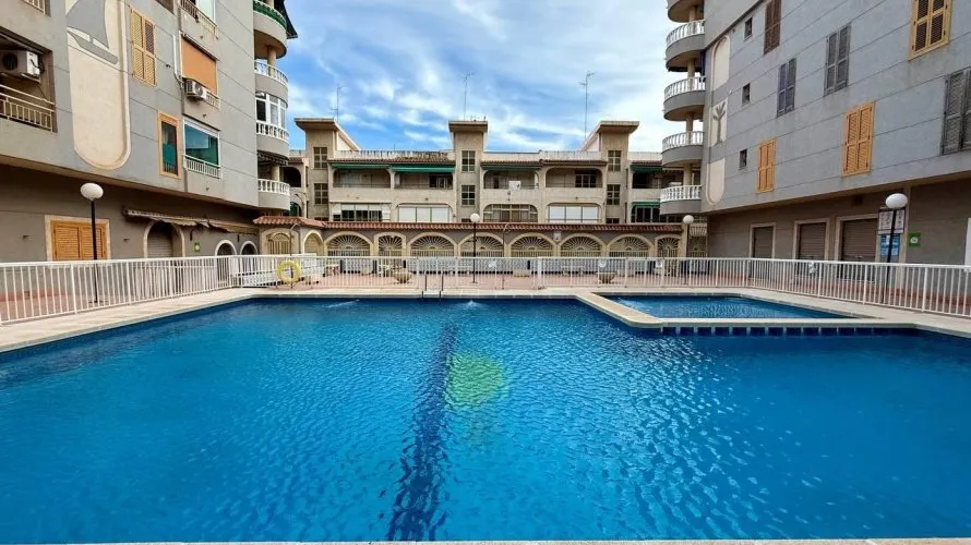 Apartamento de 2 dormitorios en Torrevieja, España No. 2219 № 25