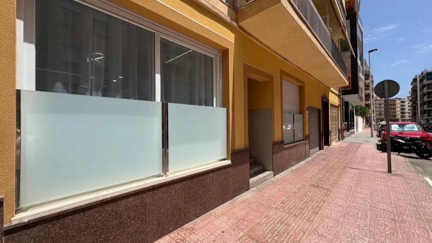 Apartamento de 2 dormitorios en Torrevieja, España No. 2037