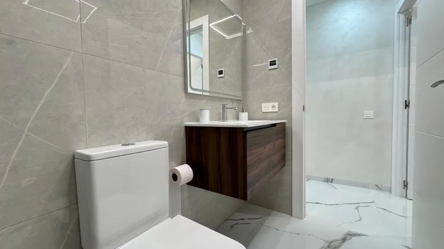 Apartamento de 2 dormitorios en Torrevieja, España No. 2037 № 20