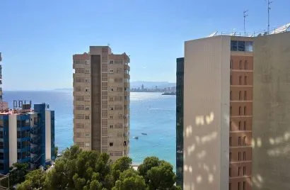 Apartamento de 3 dormitorios en Benidorm, España No. 2010