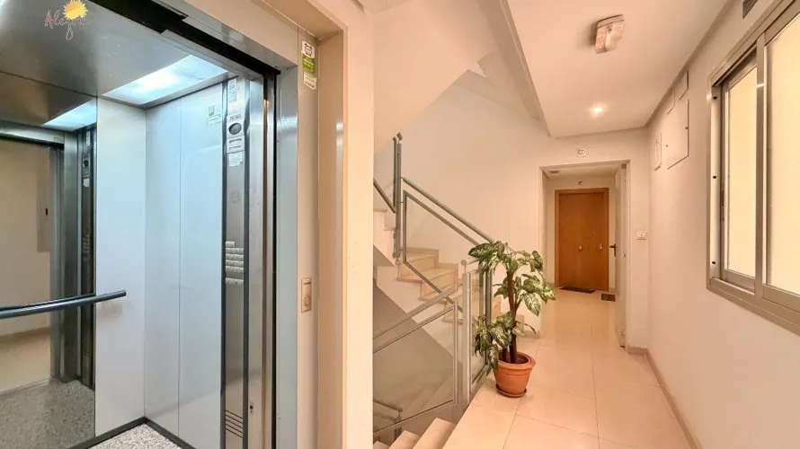 Apartamento de 1 dormitorio en Torrevieja, España No. 2326 № 1