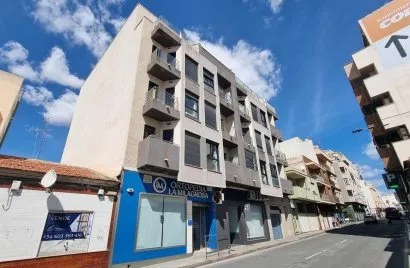 Apartamento de 2 dormitorios en Torrevieja, España No. 2186
