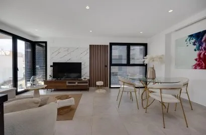Apartamento de 3 dormitorios en Torrevieja, España No. 2043