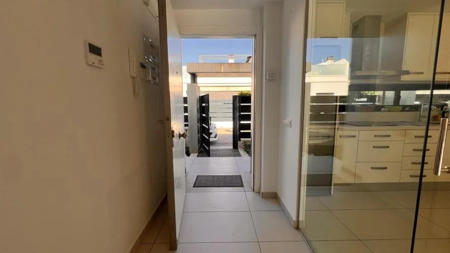 Apartamento de 3 dormitorios en La Zenia, España No. 2011 № 3