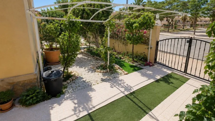 Apartamento de 2 dormitorios en La Zenia, España No. 2487 № 4