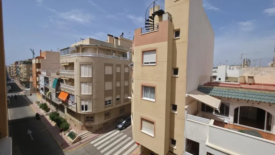 Apartamento de 1 dormitorio en Torrevieja, España No. 2447 № 1