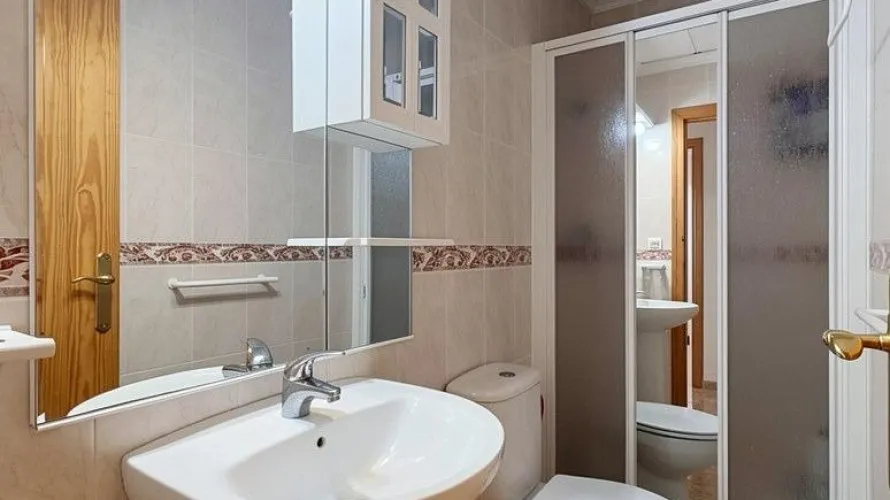 Apartamento de 3 dormitorios en Torrevieja, España No. 2514
