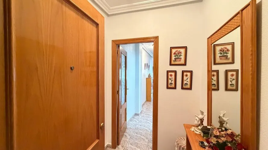 Apartamento de 2 dormitorios en Torrevieja, España No. 2490 № 1