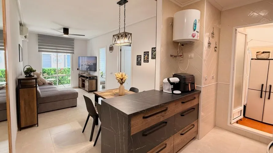 Apartamento de 1 dormitorio en Torrevieja, España No. 2498 № 8
