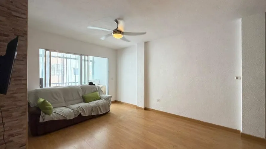Apartamento de 2 dormitorios en Torrevieja, España No. 2476 № 2