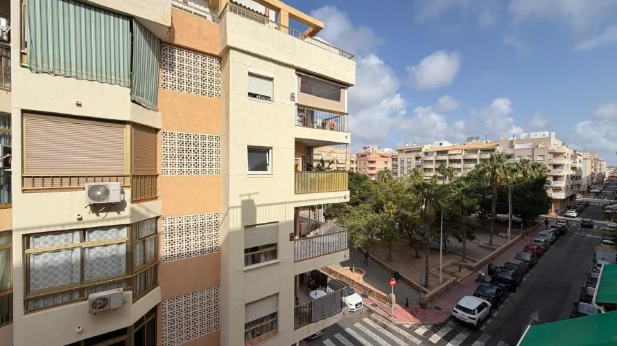 Apartamento de 2 dormitorios en Torrevieja, España No. 2476 № 9