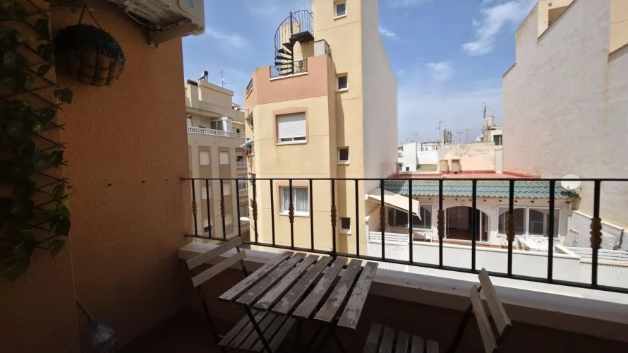 Apartamento de 1 dormitorio en Torrevieja, España No. 2447 № 2