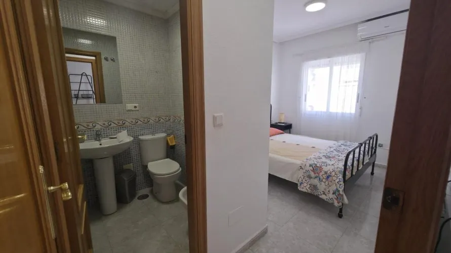 Apartamento de 1 dormitorio en Torrevieja, España No. 2447 № 8