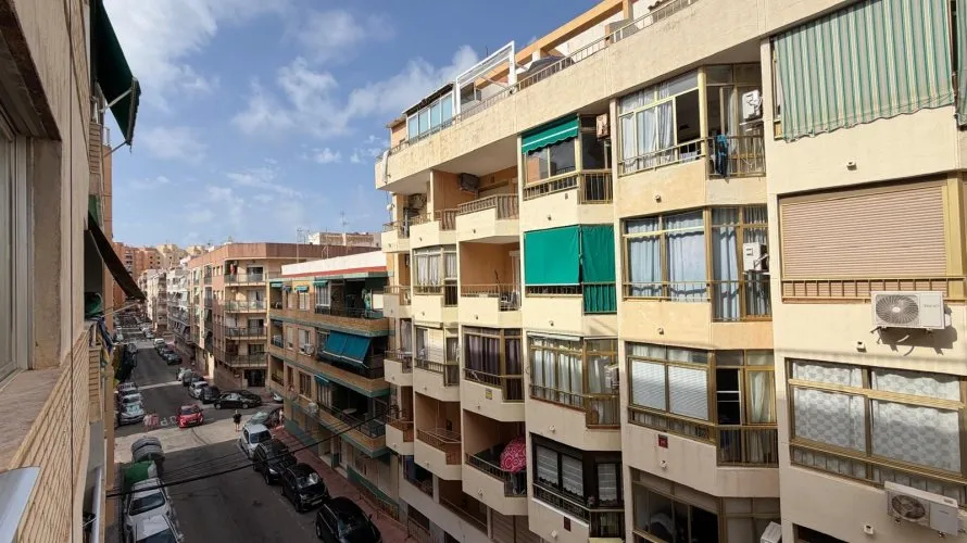 Apartamento de 2 dormitorios en Torrevieja, España No. 2476 № 4