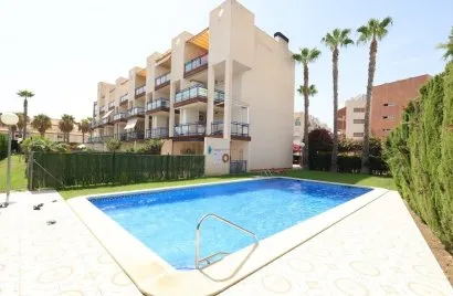 Apartamento de 2 dormitorios en Alicante, España No. 2546