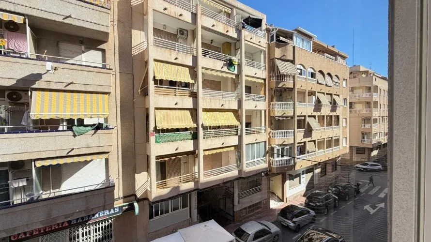 Apartamento de 2 dormitorios en Torrevieja, España No. 2624