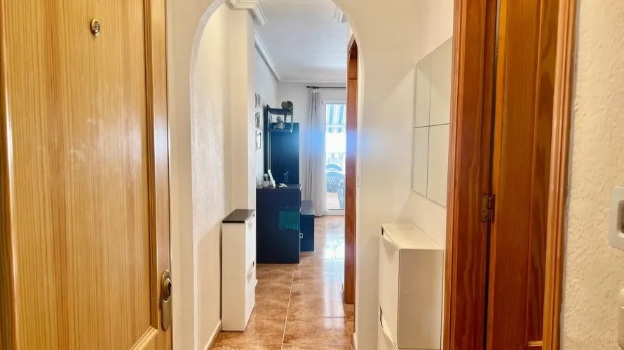 Apartamento de 1 dormitorio en Torrevieja, España No. 2631 № 1