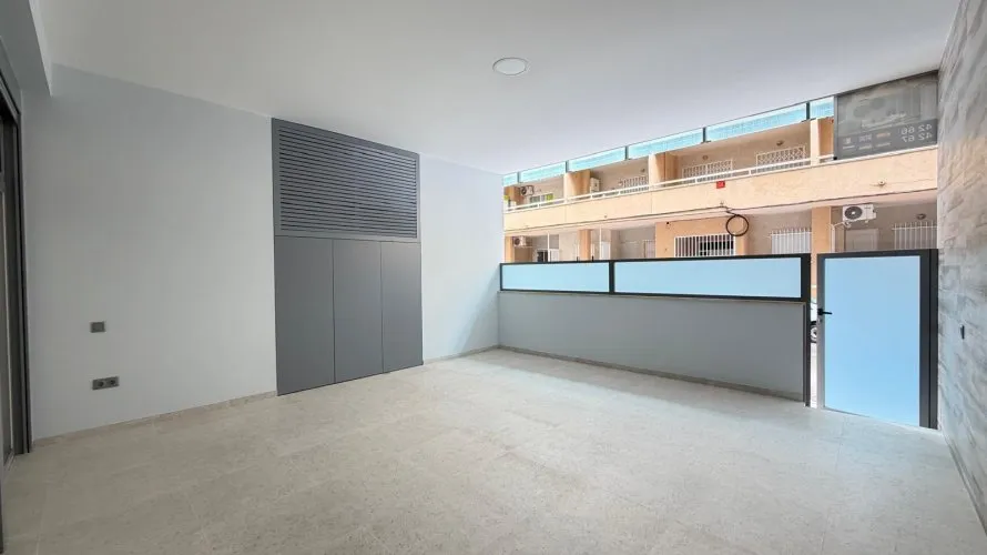 Apartamento de 2 dormitorios en Torrevieja, España No. 2652 № 23