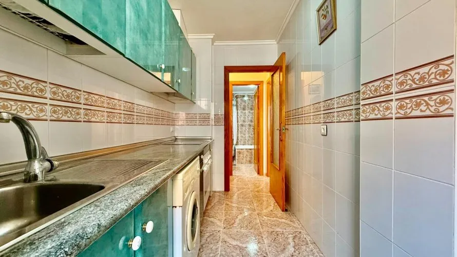 Apartamento de 2 dormitorios en Torrevieja, España No. 2532 № 3