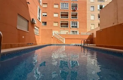Apartamento de 2 dormitorios en Torrevieja, España No. 2553