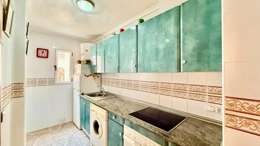 Apartamento de 2 dormitorios en Torrevieja, España No. 2532 № 7