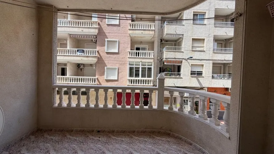 Apartamento de 2 dormitorios en Torrevieja, España No. 2618