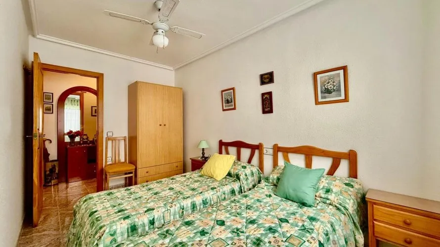 Apartamento de 2 dormitorios en Torrevieja, España No. 2532 № 17