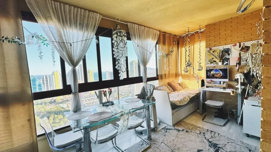 Apartamento de 2 dormitorios en Benidorm, España No. 2680