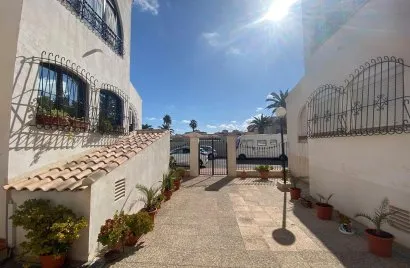 Apartamento de 3 dormitorios en Torrevieja, España No. 2576