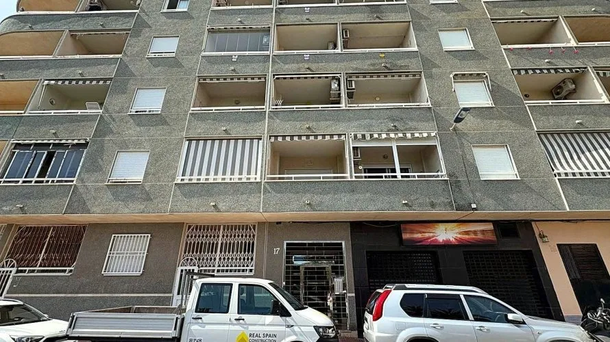 Apartamento de 1 dormitorio en Torrevieja, España No. 2586 № 1