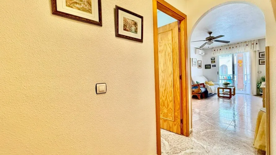 Apartamento de 2 dormitorios en Torrevieja, España No. 2532 № 19