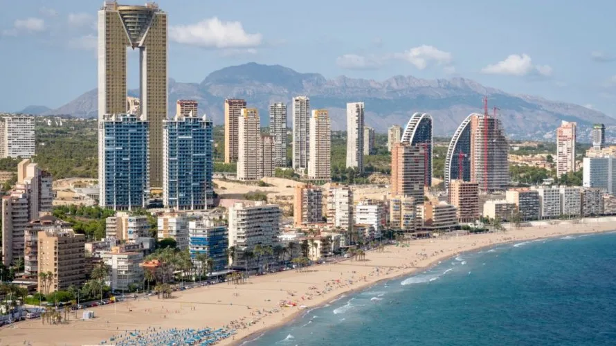 Apartamento de 3 dormitorios en Benidorm, España No. 2570 № 3