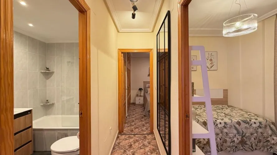 Apartamento de 2 dormitorios en Torrevieja, España No. 2628 № 7