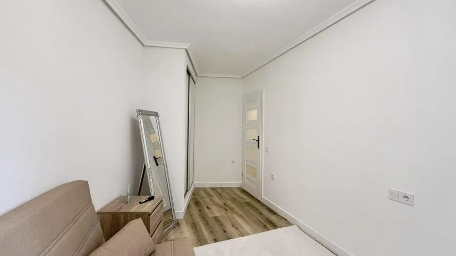 Apartamento de 2 dormitorios en Torrevieja, España No. 2535 № 4