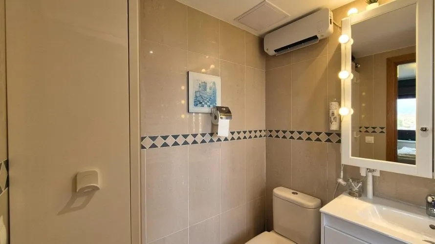 Apartamento de 1 dormitorio en Alicante, España No. 2569