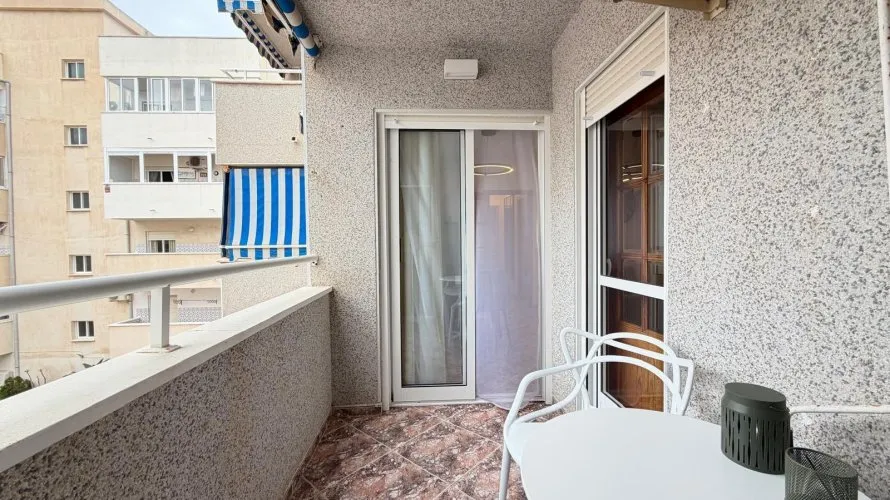 Apartamento de 2 dormitorios en Torrevieja, España No. 2628 № 3