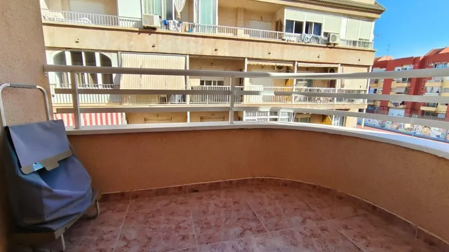 Apartamento de 2 dormitorios en Torrevieja, España No. 2695 № 15