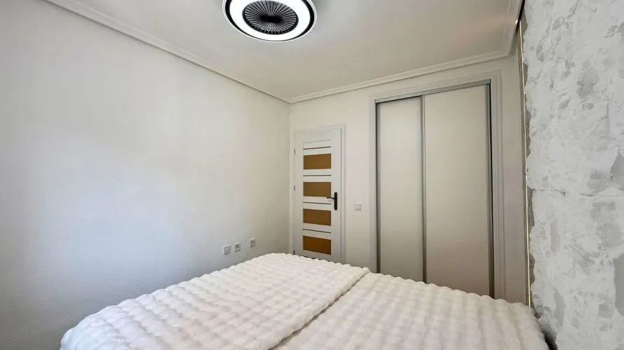 Apartamento de 2 dormitorios en Torrevieja, España No. 2535 № 14