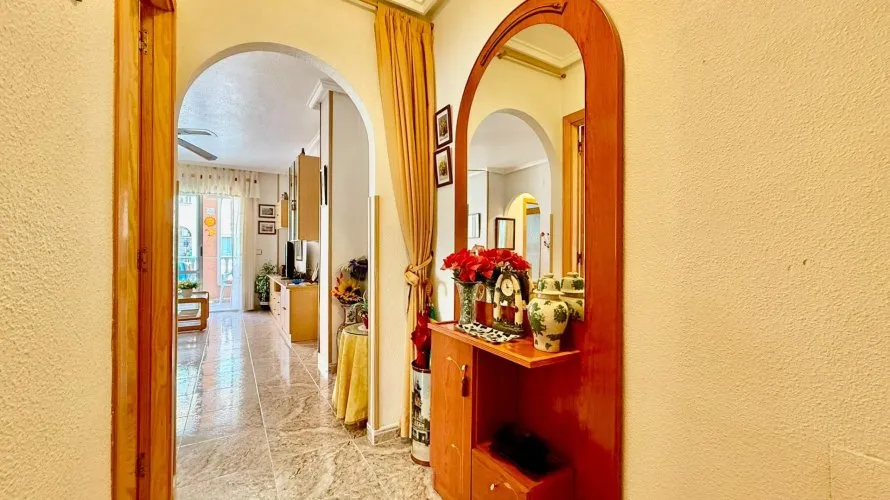 Apartamento de 2 dormitorios en Torrevieja, España No. 2532 № 20