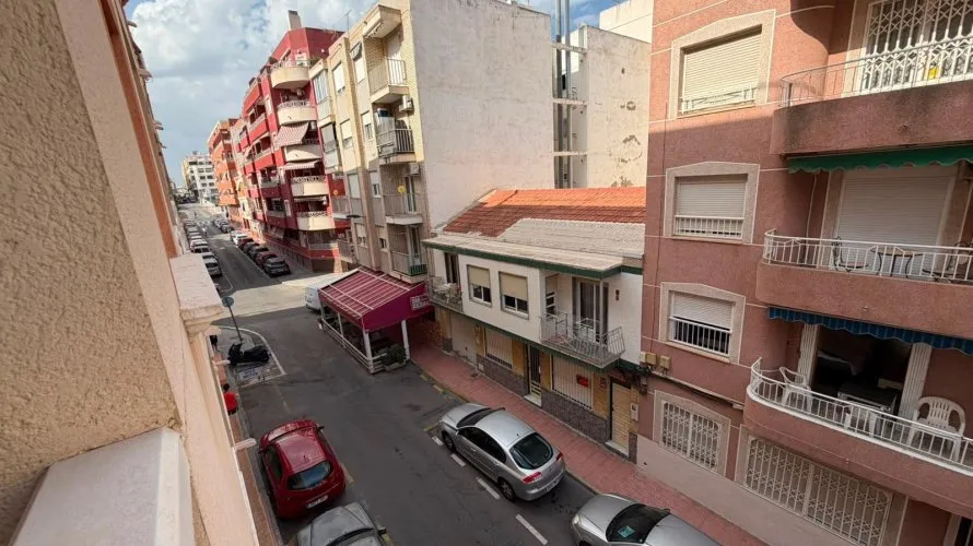 Apartamento de 1 dormitorio en Torrevieja, España No. 2647 № 1