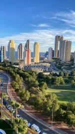 Apartamento de 2 dormitorios en Benidorm, España No. 2680